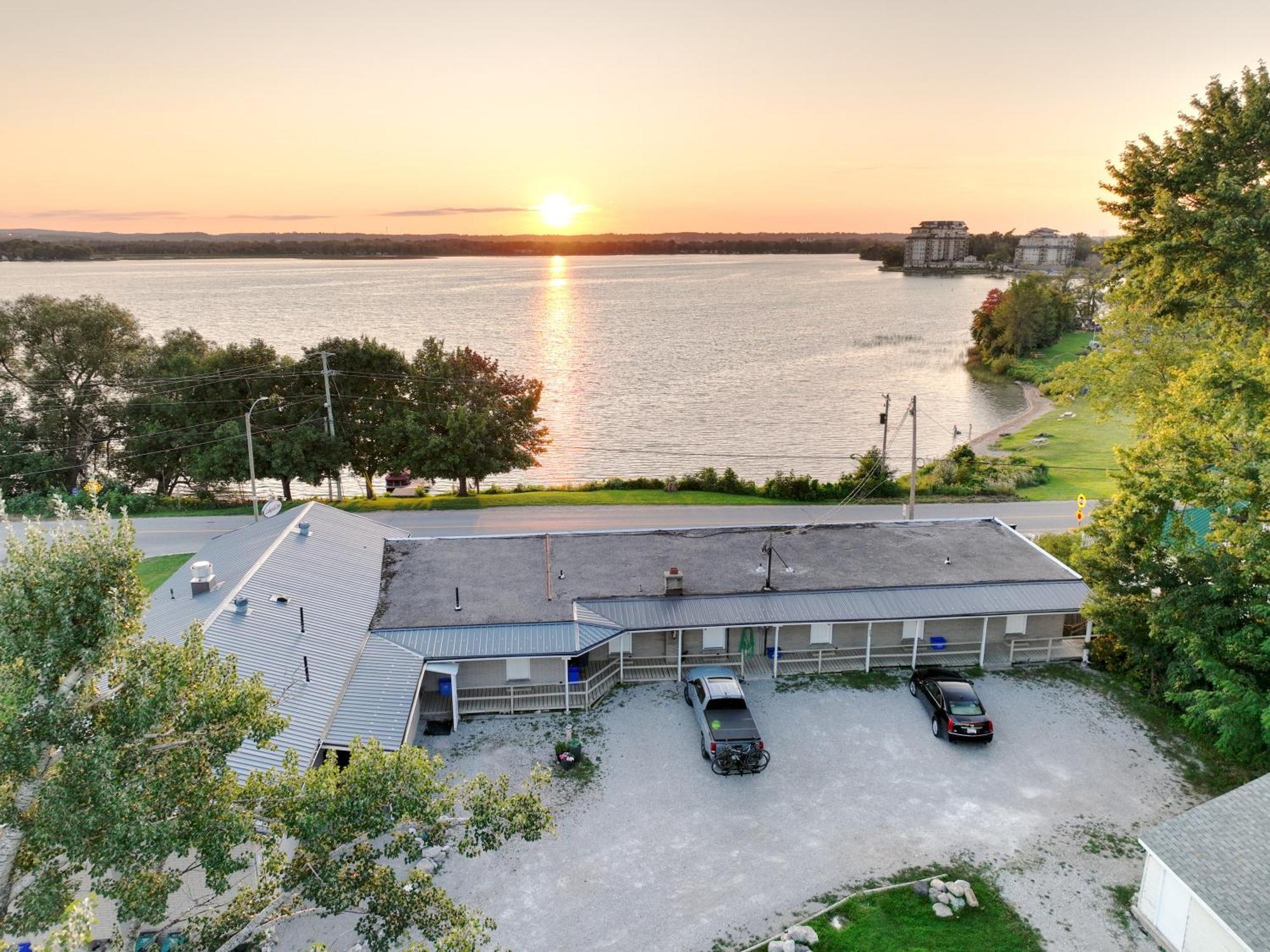 Lakeside Inn Orillia Exterior photo