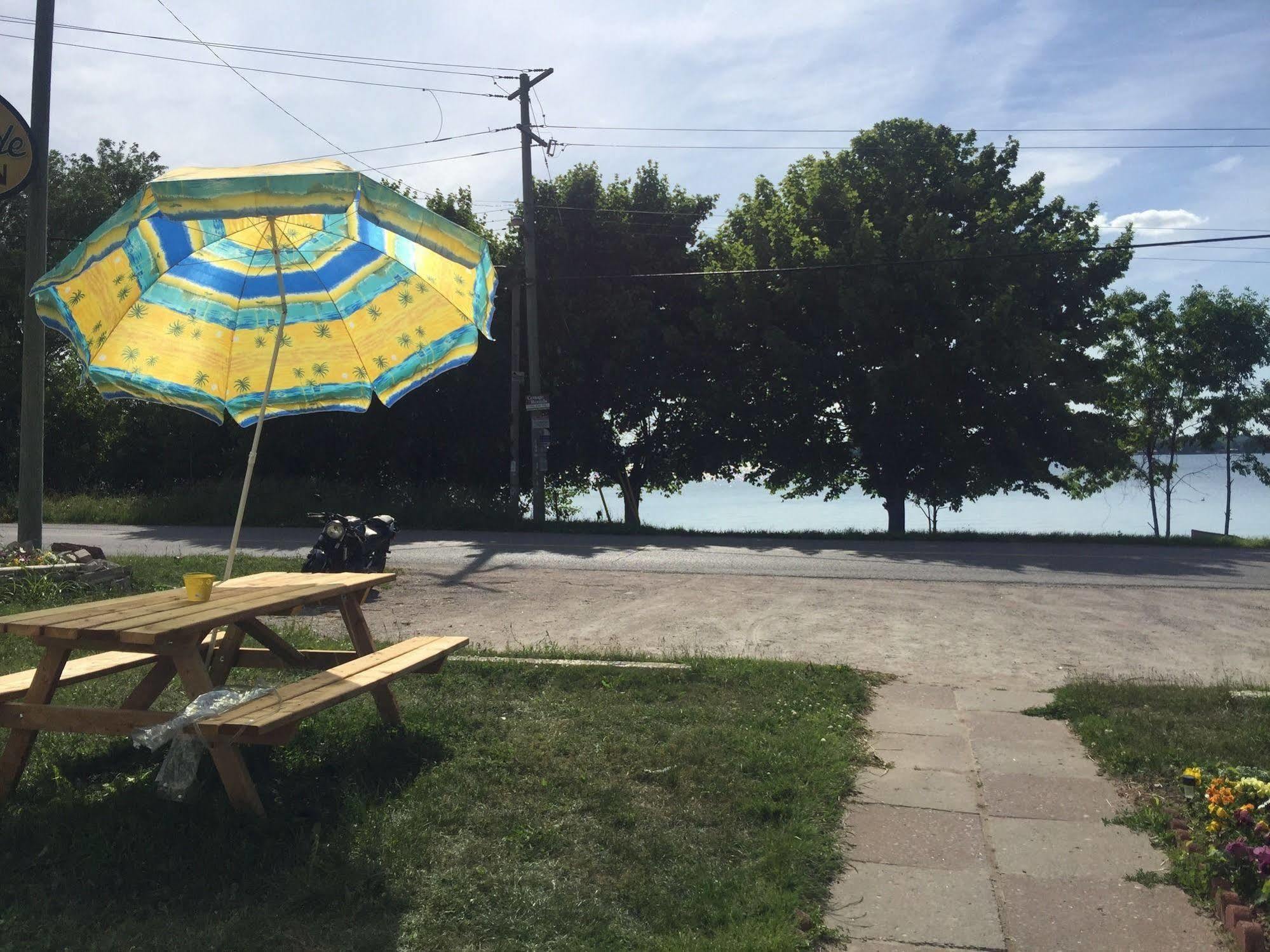 Lakeside Inn Orillia Exterior photo