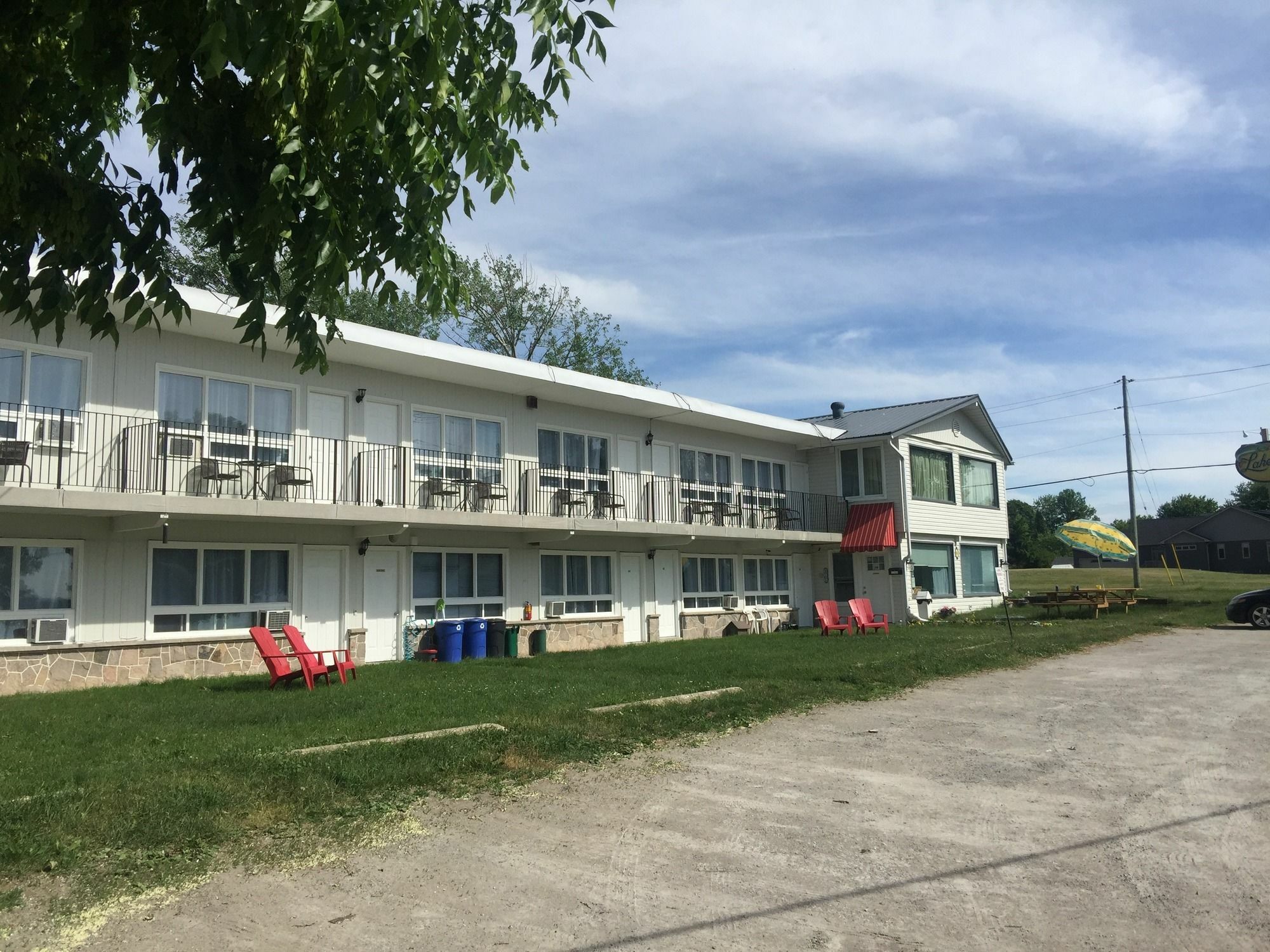 Lakeside Inn Orillia Exterior photo